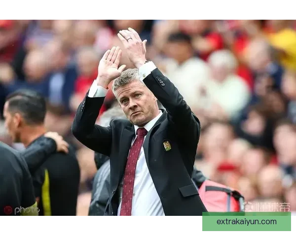 贝肯鲍尔在球队中的支柱作用持续提升，稳固球队防线并引领年轻球员成长。